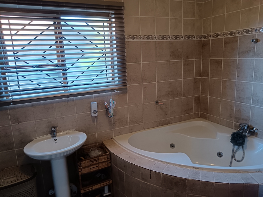 4 Bedroom Property for Sale in Vista Park Free State